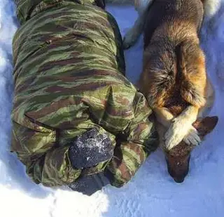 Чоловік охороняється жінкою