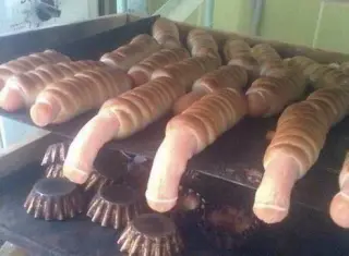 Булочка з сосискою