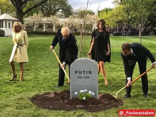 Путіна вчора поховали