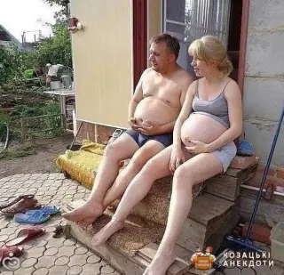 Вагітні на лавці