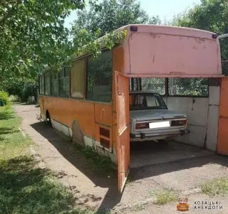 Гараж в автобусі